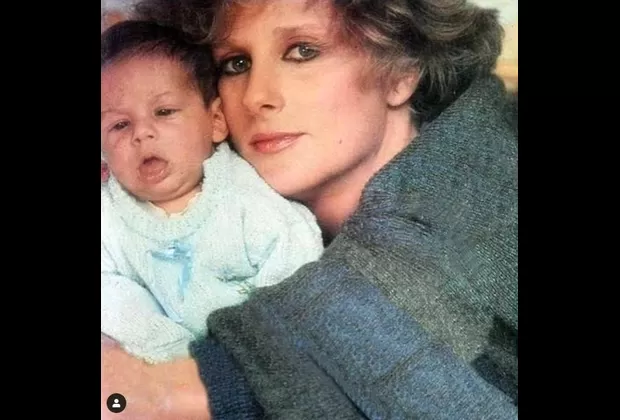 Sebastián Zurita y su hermano Emiliano recuerdan en fotos a su madre, Christian Bach