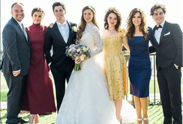 Selena Gómez asistió a boda de David Henrie de ‘Los hechiceros de Waverly Place’