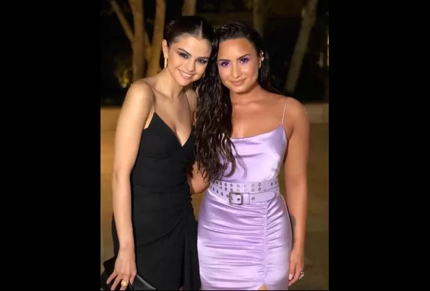 Selena Gómez y Demi Lovato en alfombra roja