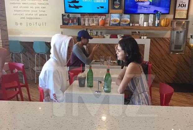 Selena Gómez desayunando con Justin Bieber