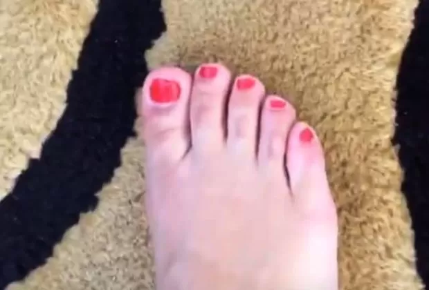 Novio de la actriz mexicana Sherlyn bromeó así sobre el aspecto de sus pies