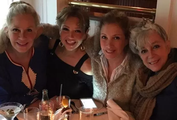 Thalía adelantó su cumpleaños junto a sus hermanas