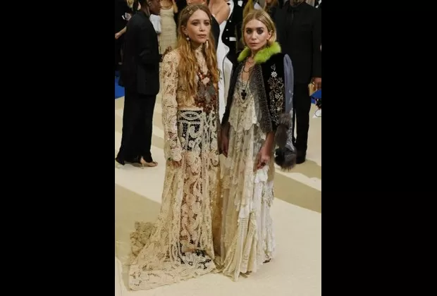 Tres por tres: gemelas Olsen reaparecen y causan revuelo con su apariencia