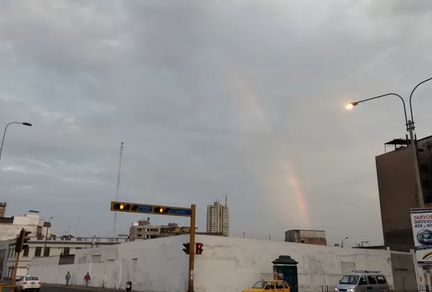 Twitter: arcoíris aparece en cielo de Lima