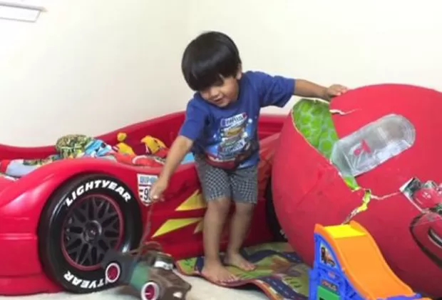 ¿Es bueno que los niños vean videos de "unboxing"?