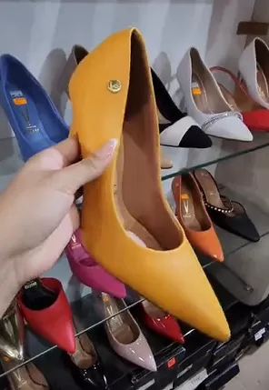 Ofertas de zapatos stilettos en Lima. (Captura: @pieri.acosta)