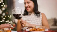 Año Nuevo: ¿Cómo tomar alcohol para que no te caiga mal al comer?