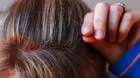 ¿Arrancarse las canas hace que crezcan más?