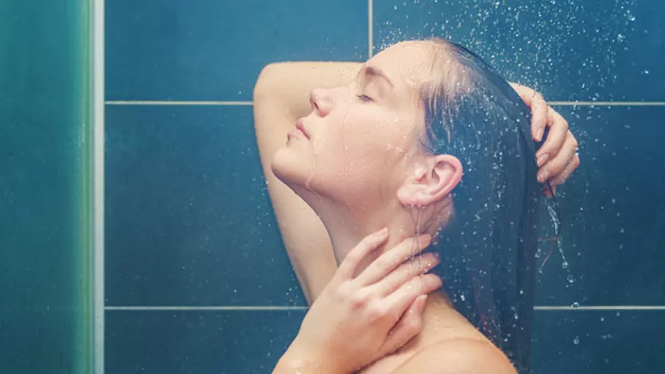 Dos especialistas te explican qué pasa con tu cuerpo cuando te bañas con agua caliente Dos especialistas te explican qué pasa con tu cuerpo cuando te bañas con agua caliente