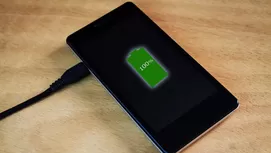 ¿Por qué nunca debes cargar tu celular con un cable roto o falso?