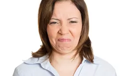 ¿Por qué tienes mal aliento pese a haberte cepillado los dientes?