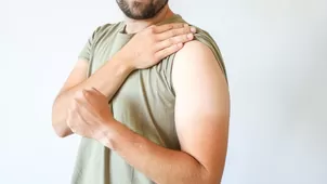 ¿Por qué se oscurece la piel de los brazos?