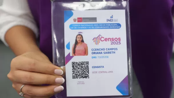 Todo encuestador del INEI porta un código QR en su fotocheck que valida su identidad. (Foto: Andina)