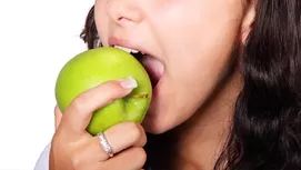 Cómo quitar el aliento a cebolla y ajos cuando no puedes cepillarte