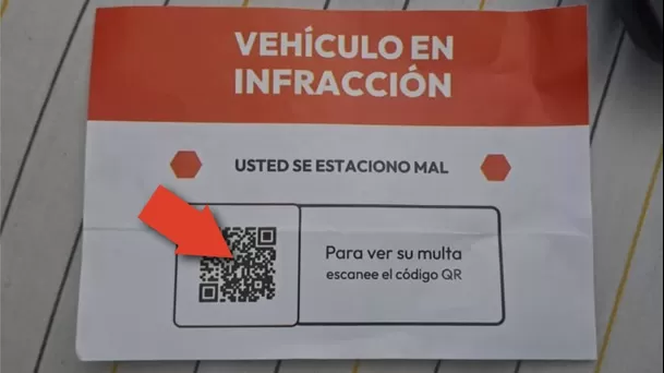 Aviso falso de infracción vehicular que incluye código QR adulterado. 