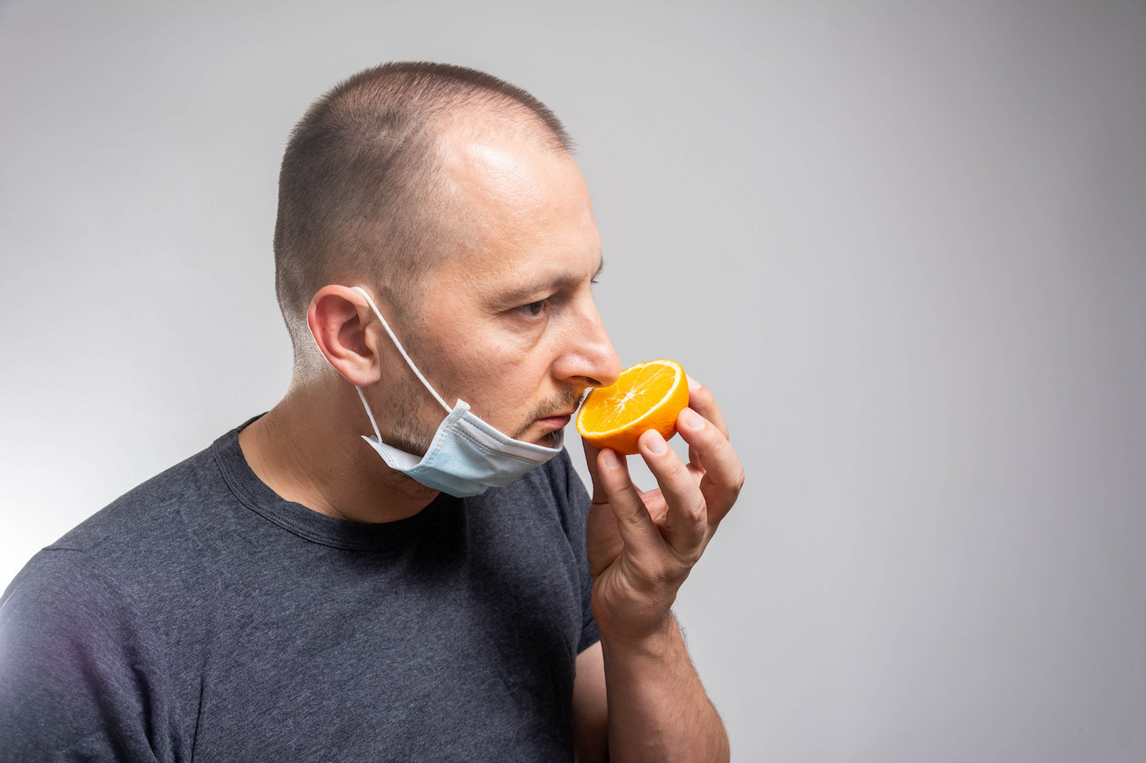 La pérdidad del olfato se da en un cuadro clínico típico.