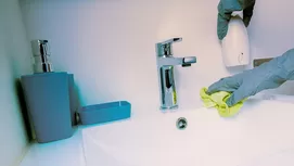 ¿Por qué jamás debes poner papel higiénico sobre el inodoro?