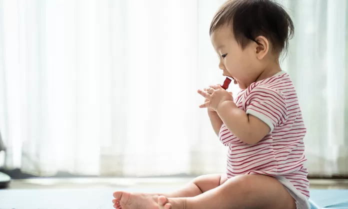 Qué hacer si mi hijo se comió pilas de botón? 