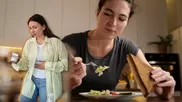 ¿Cómo saber si una persona se ha intoxicado por un alimento en mal estado?