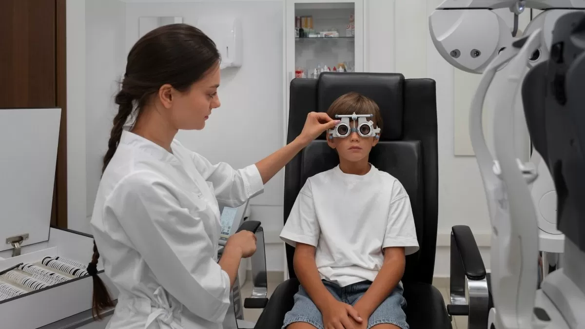 Se recomienda medir la vista cada seis meses en niños que ya usan lentes.