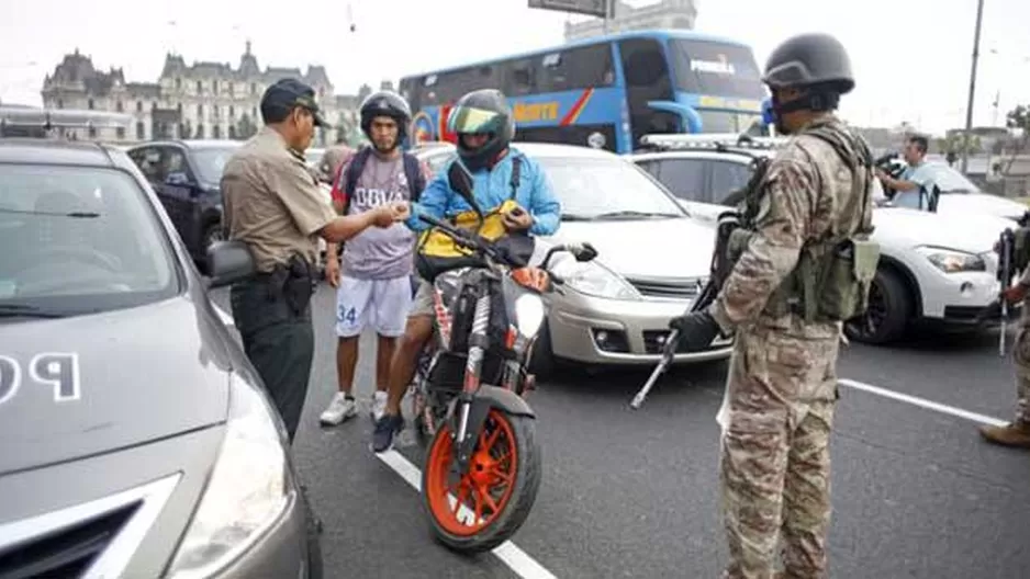 Sigue estos pasos para buscar tu pase de libre tránsito (Foto: Andina)