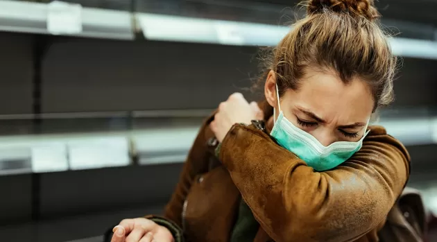 COVID-19: ¿Por cuántos días puede contagiar una persona con Ómicron?