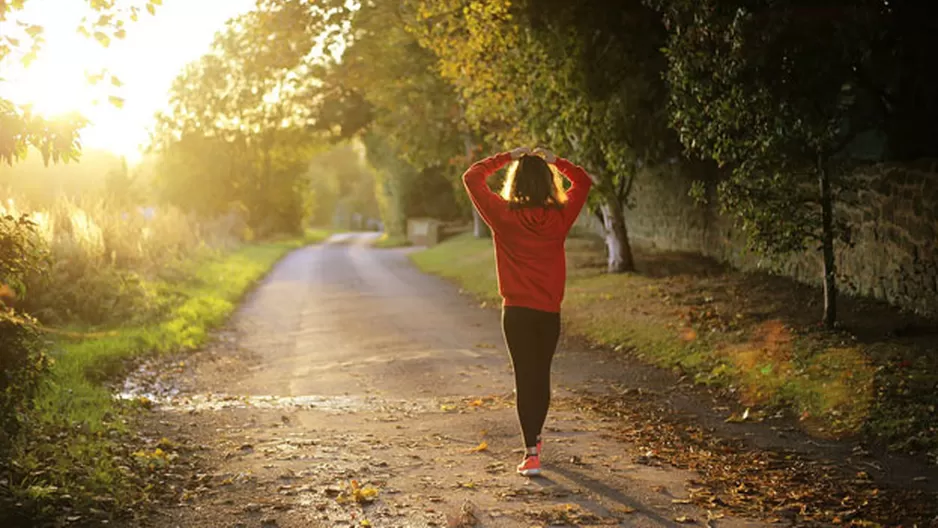Se puede perder peso con solo caminar Se puede perder peso con solo caminar