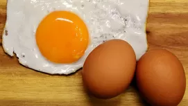 ¿Qué significan las manchas rojas en el huevo crudo?