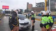 ¿Qué derechos tengo si el policía me detiene cuando manejo?