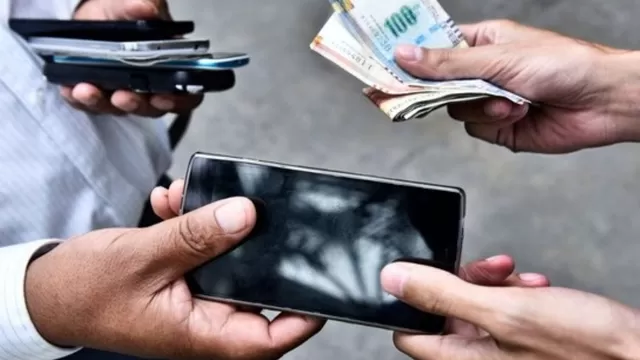 Se mueven más de cinco millones de soles al mes en la venta de celulares robados. (Foto: Andina)
