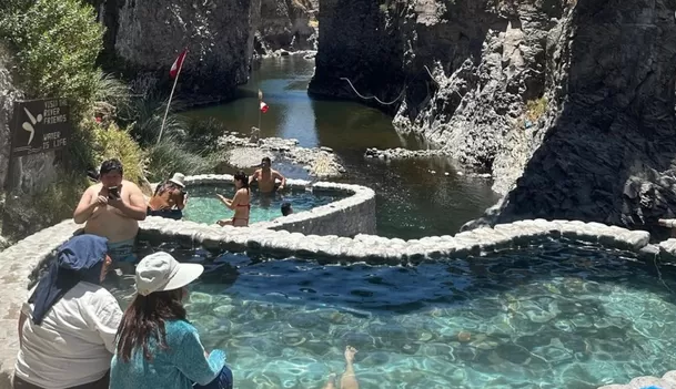 Baños termales de Chacapi en Arequipa. (Foto: @wheresryanandcelina)