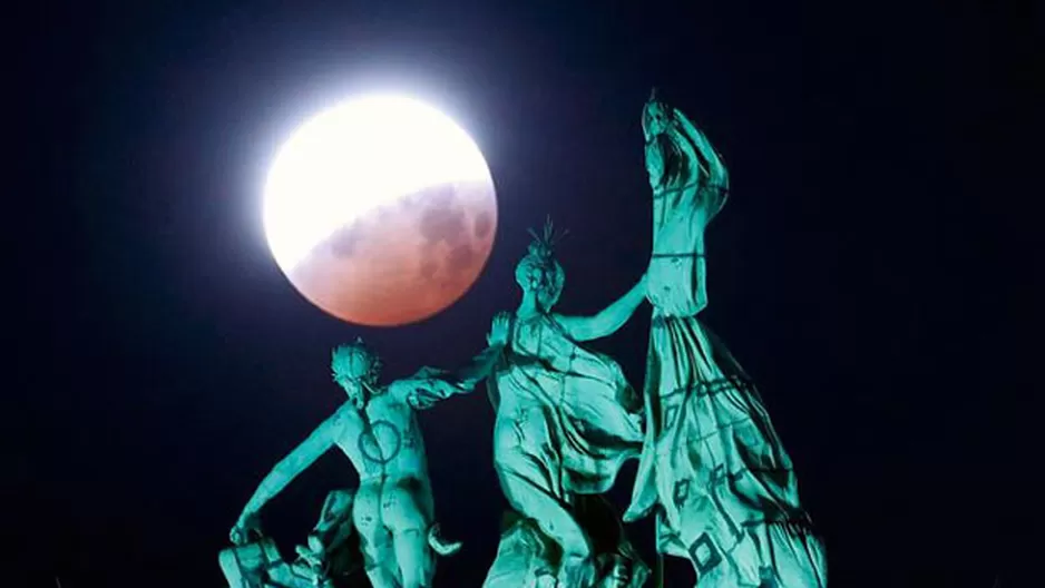 El eclipse se observ&oacute; a la medianoche en Am&eacute;rica y casi al amanecer en Europa y &Aacute;frica. (Foto: EFE)