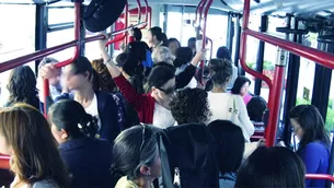 Abre las ventanas de los buses de transporte para evitar enfermedades