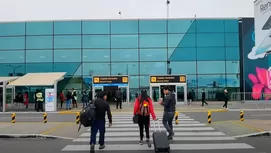 ¿Es peligroso cargar tu celular o acceder al Wi-Fi en el aeropuerto?