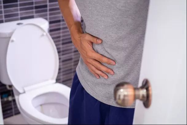 El estreñimiento es la principal causa de un exceso de flatulencias y distensión abdominal.