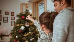 ¿Qué adornos evitar colocar cerca o en el árbol de Navidad?