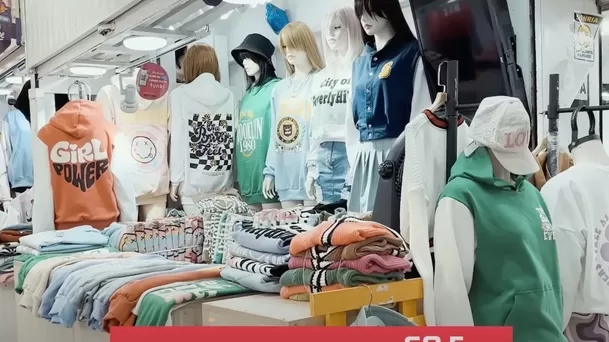 Poleras bonitas en galería Santa Lucía