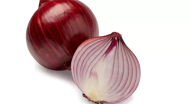 ¿Guardar la cebolla cortada de un día para otro es venenoso?