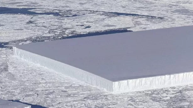 Iceberg tabular perfectamente cuadrado fotografiado por la NASA