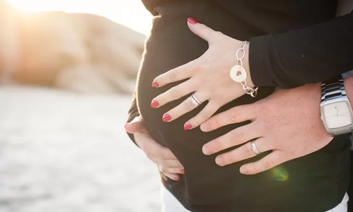 ¿Es malo pintarse las uñas en el embarazo? - América Noticias