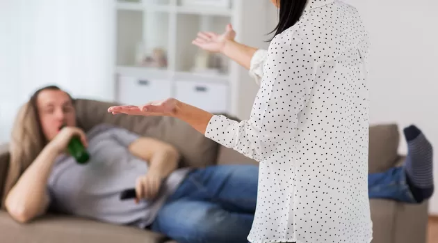 ¿Me puedo divorciar de mi esposo si es vago?