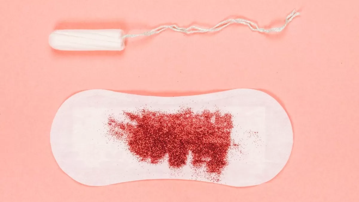 La menstruación es un compuesto de tejido endometrial y otros fluidos. 