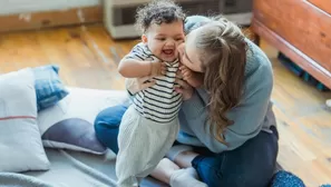 Razones por las que no debes forzar a tus hijos a abrazar o dar besos a los adultos