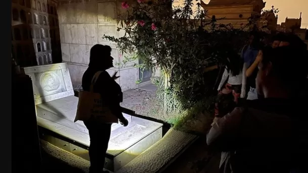 Tour nocturno en el Cementerio Presbítero Maestro.