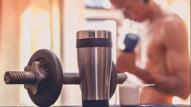 Las proteínas en polvo pueden ayuda a ganar masa muscular si es acompañado de ejercicio físico.