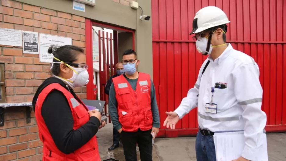 ¿Qué debo hacer si en el trabajo me obligan a vacunarme? (Foto: Andina)