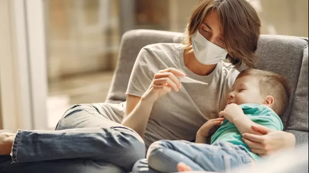 Un niño que presenta fiebre más de tres días necesita pasar por consulta médica. Un niño que presenta fiebre más de tres días necesita pasar por consulta médica.