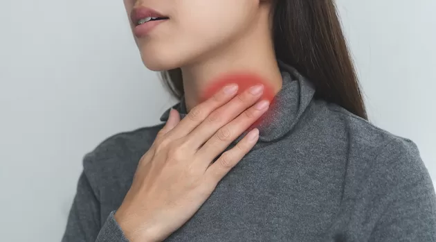 ¿Los alimentos y bebidas frías pueden empeorar el dolor de garganta?