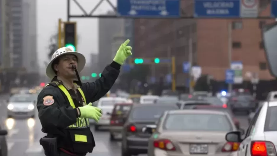 Estos son los motivos válidos por los que un policía "ignora" el semáforo. (Foto: Andina)