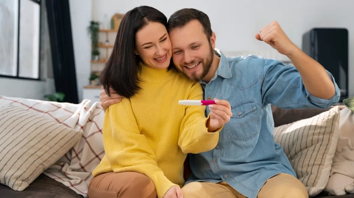 Una mujer puede tener un embarazo sana hasta los 52 años con ayuda especializada.